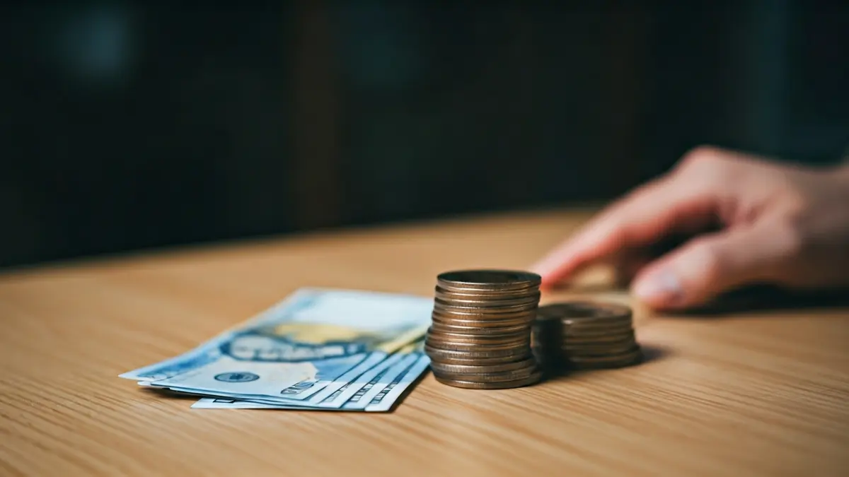 Imaxe xenérica de planificación de viaxes e incerteza económica.