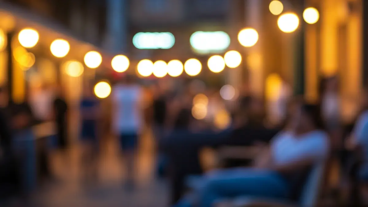 Imaxe xenérica dunha terraza de bar con xente nova socializando.