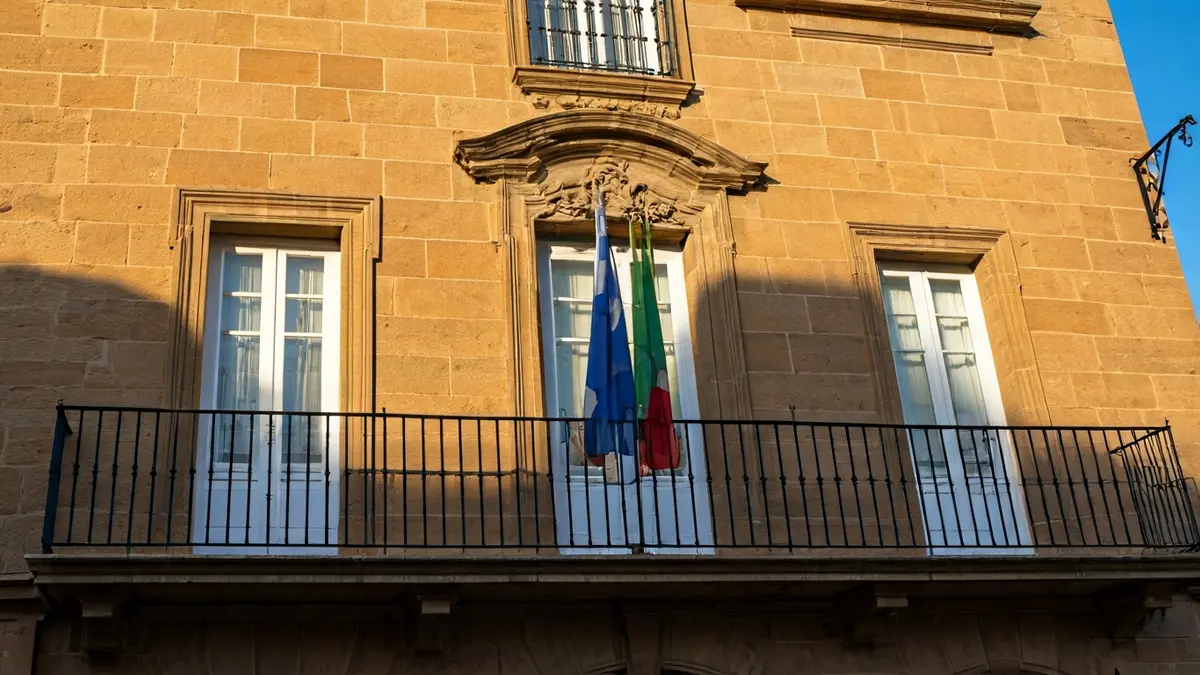 Imaxe da fachada da Catedral de Santa María en Tui, onde se celebrou o acto.