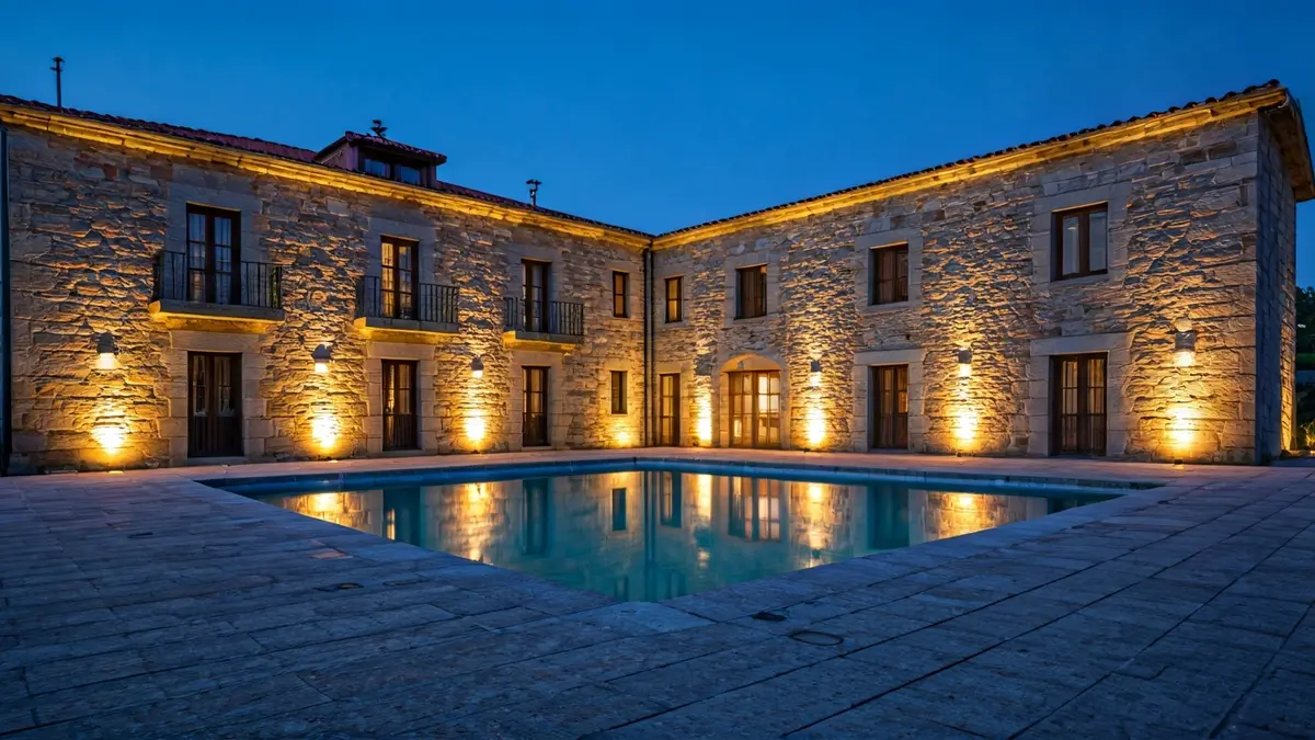 Antigo hotel Casa Belón en San Román de Cervantes, transformado nun centro de dinamización rural.