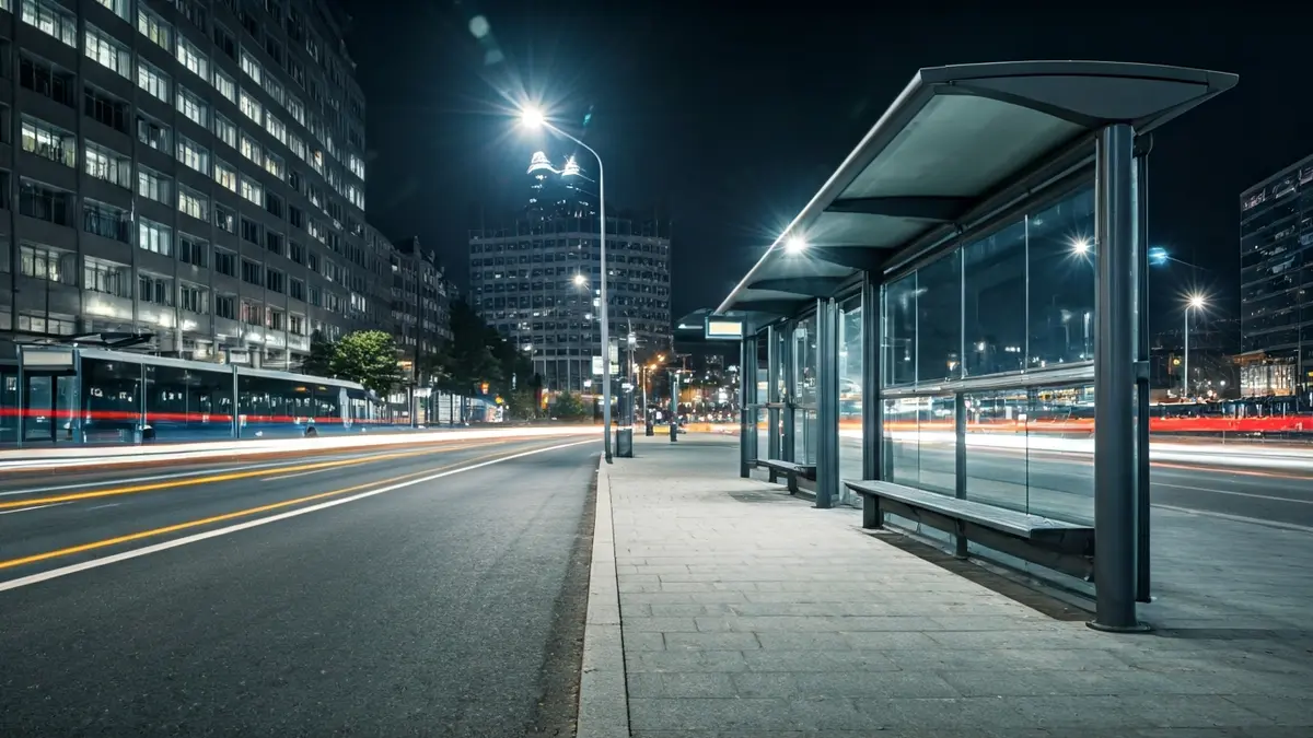 Imagen genérica de una parada de autobús moderna en una ciudad.