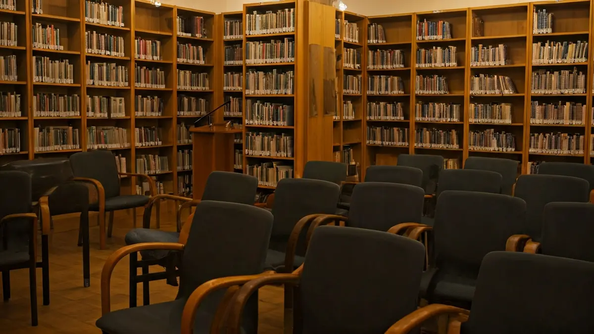 Imaxe xenérica dun auditorio ou sala de actos preparada para un evento cultural.