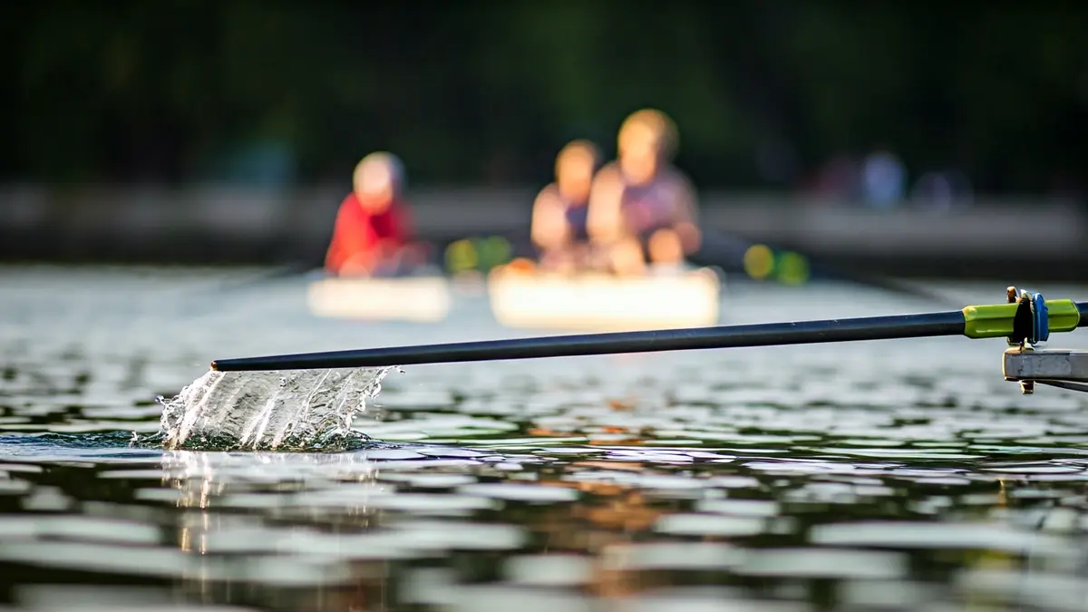 Imagen genérica de un remo de batel cortando el agua.