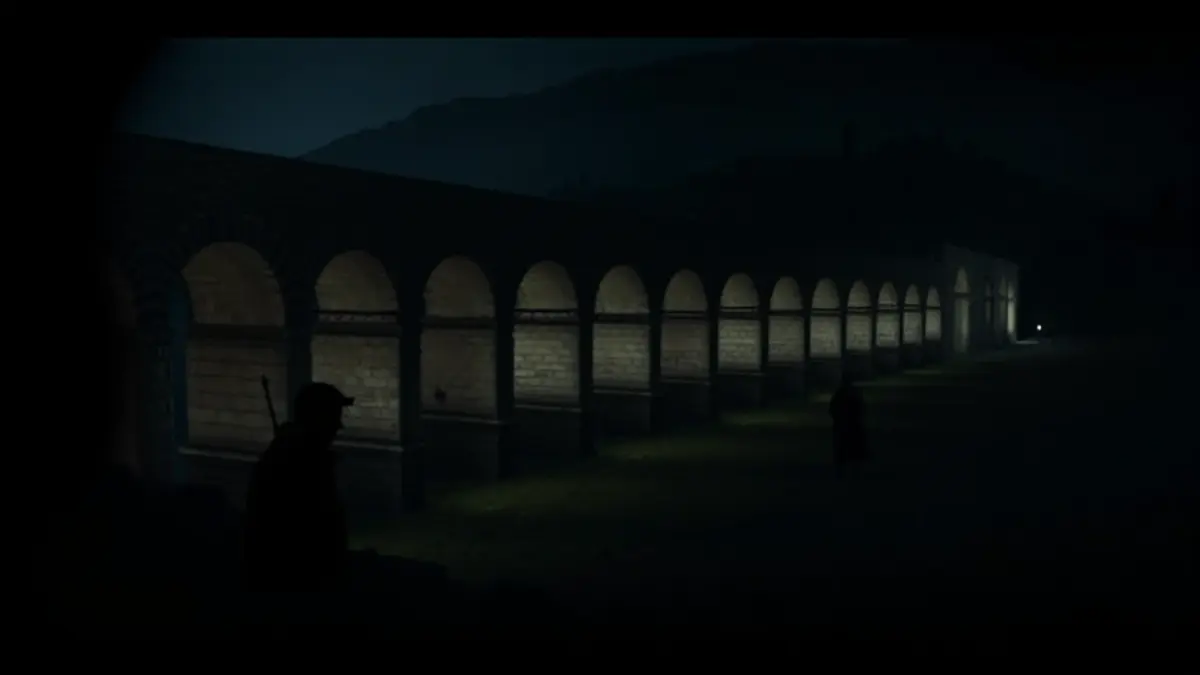 Imaxe dun acueduto histórico de noite, con figuras borrosas ao lonxe, evocando misterio e crime.