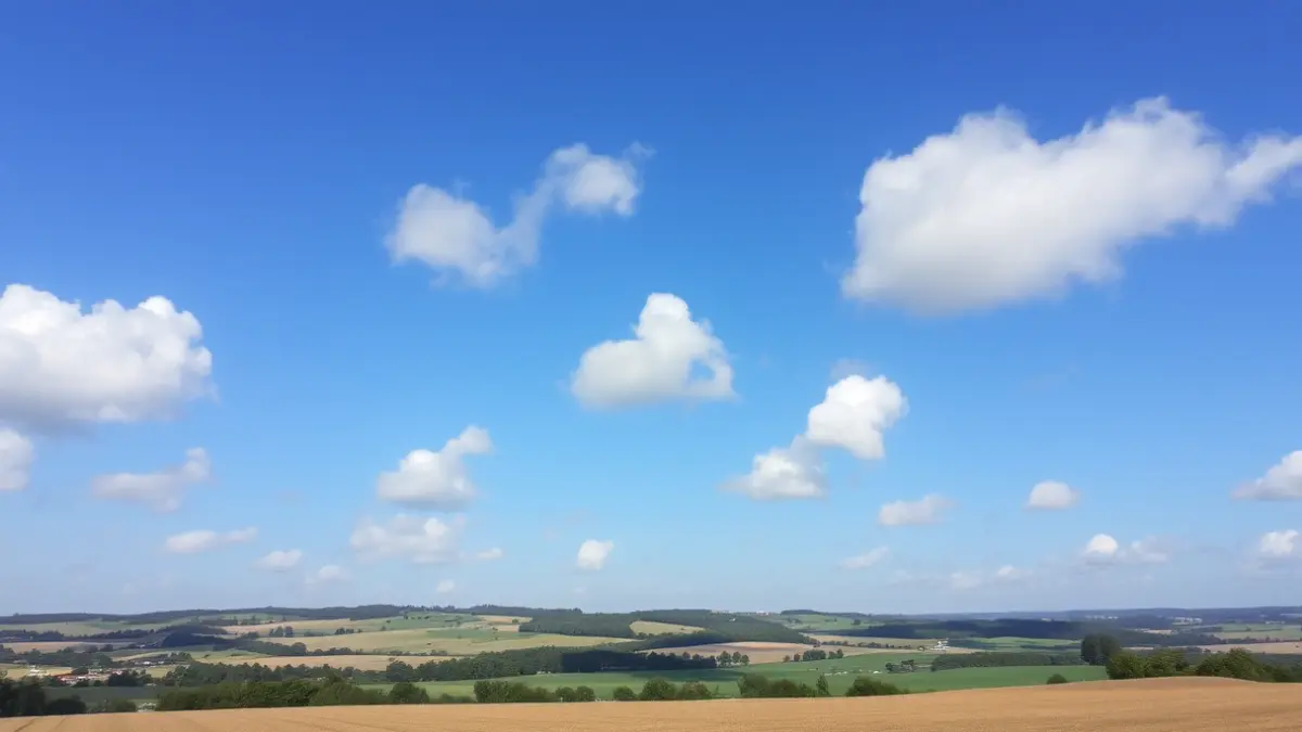 Imaxe xenérica dun ceo despexado con algunhas nubes altas.
