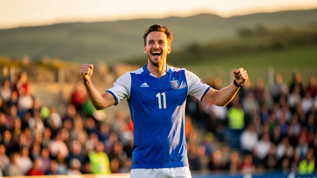 Imaxe xenérica dun futbolista celebrando un gol nun estadio galego.