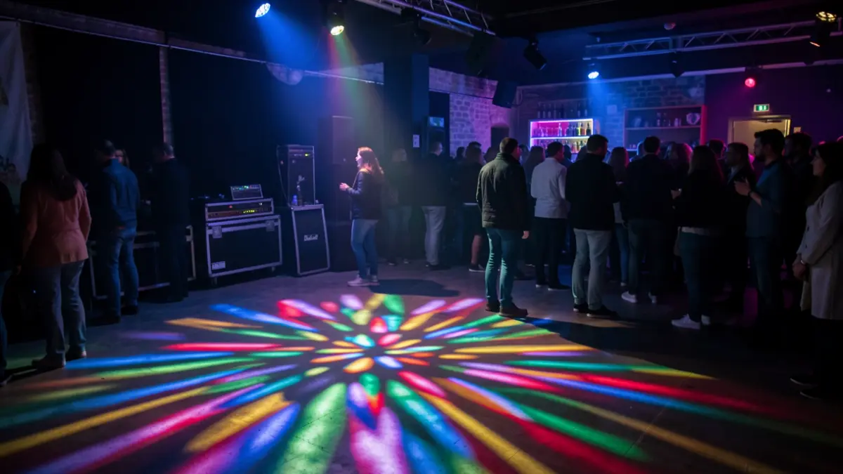 Imaxe xenérica dunha sala de festas baleira en Galicia.