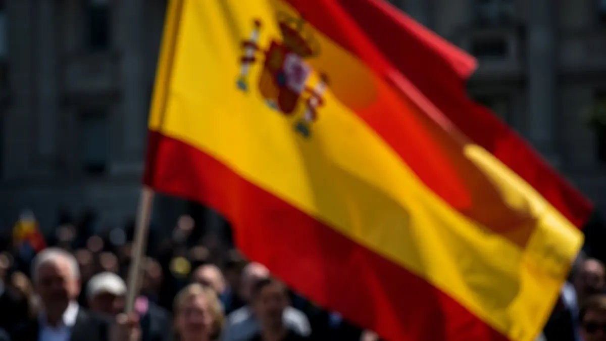 Imaxe xenérica dunha bandeira española con fondo político.