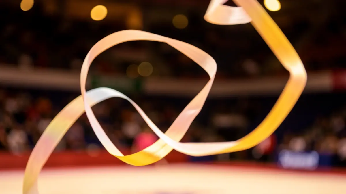 Imagen genérica de una cinta de gimnasia rítmica en movimiento.