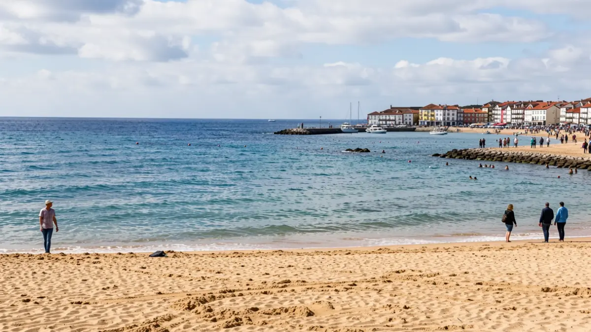 Imagen genérica de una playa gallega con arena y mar.