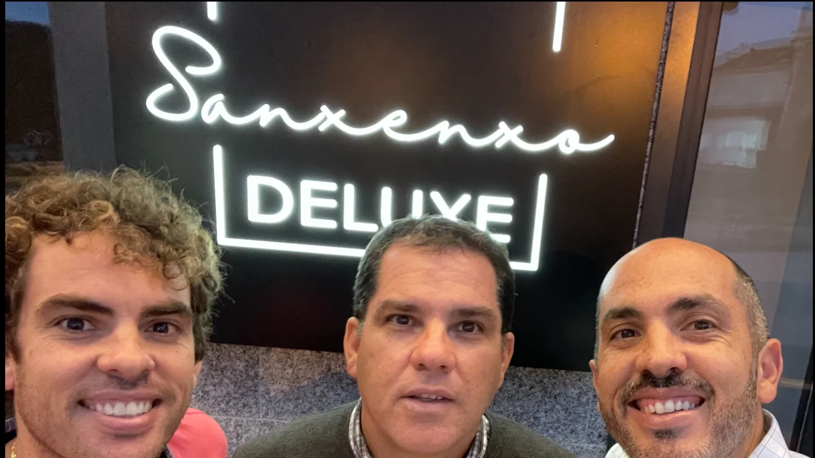 Tres irmáns impulsan en Sanxenxo un modelo de apartamentos turísticos baseado na atención personalizada
