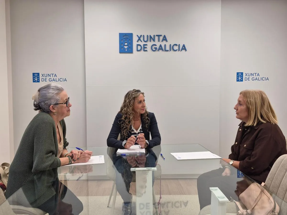 Delegada da Xunta reúnese con veciños de Santa Mariña en Ferrol