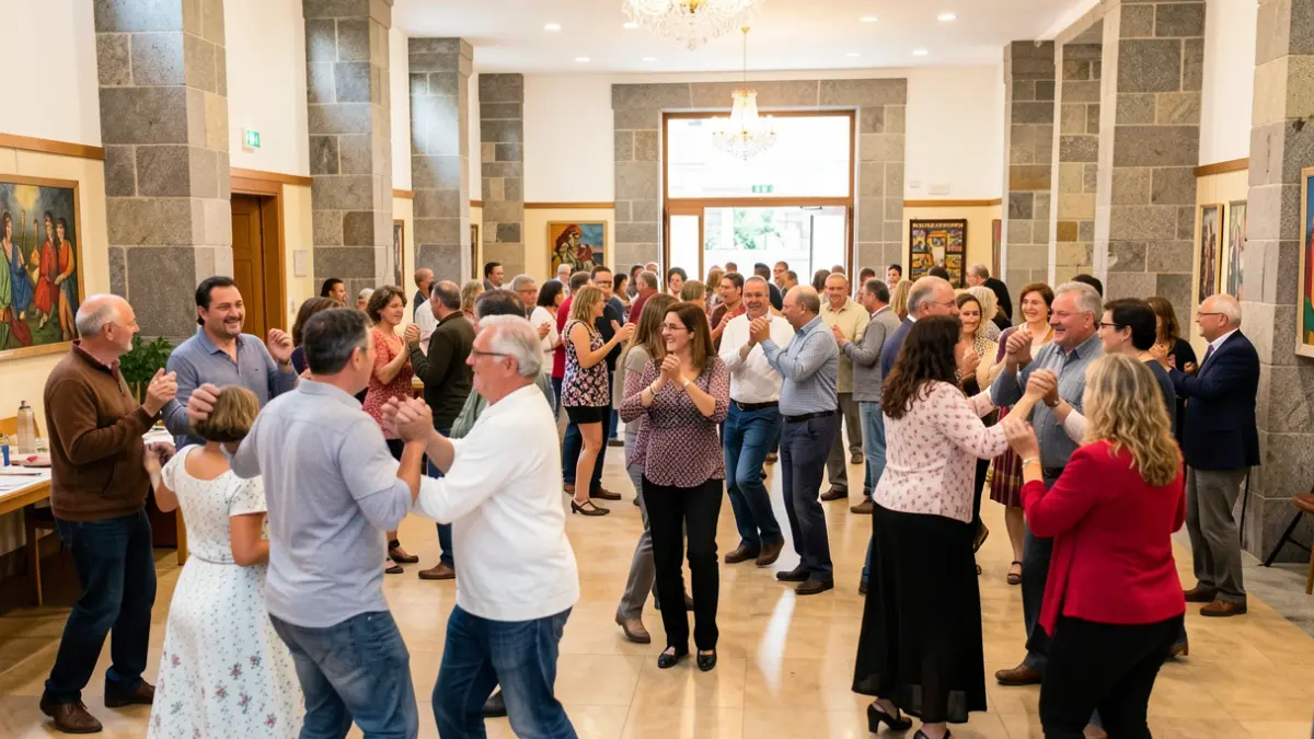 Imaxe xenérica de xente bailando ritmos latinos nun centro cultural galego.