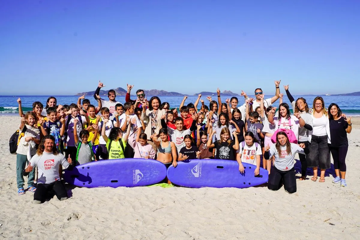 600 escolares de Vigo gozan do surf e sendeirismo co programa "O teu Camiño"