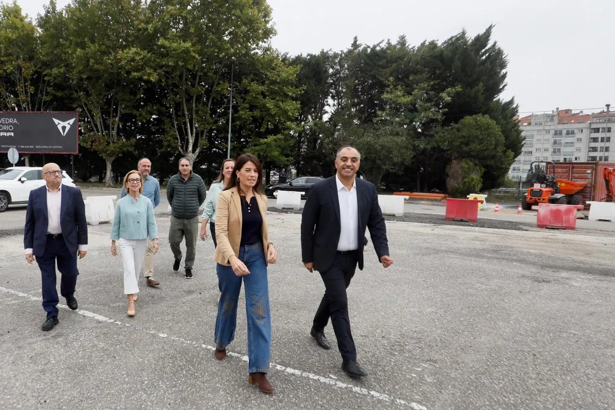 Allegue supervisa as obras de mellora do aparcadoiro da Ponte da Barca en Poio