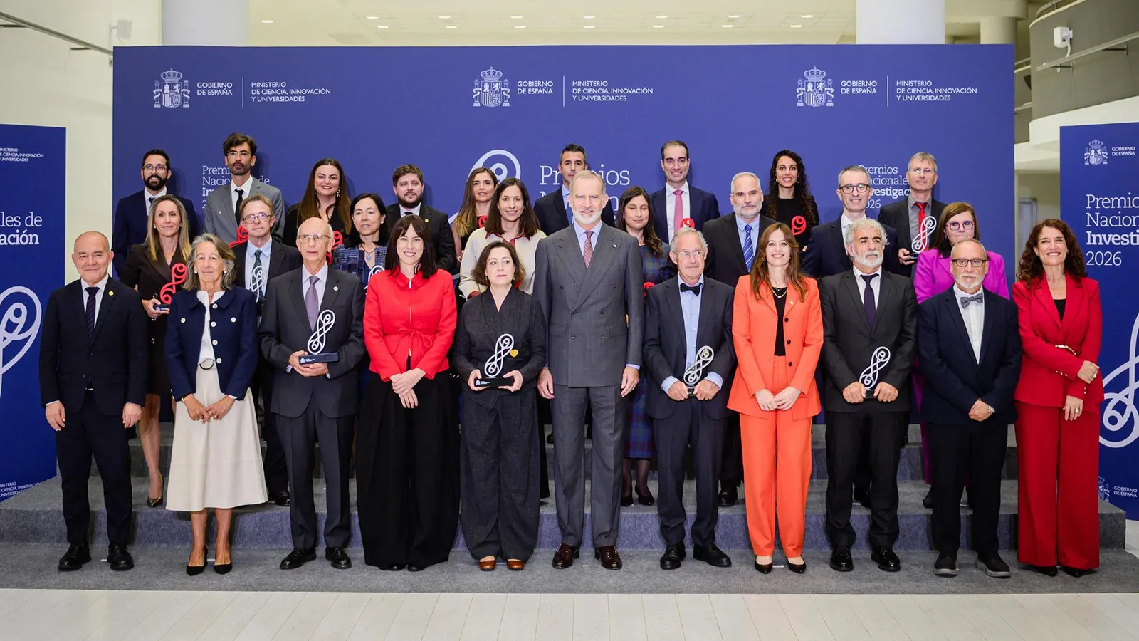 Foto de familia de autoridades e premiados