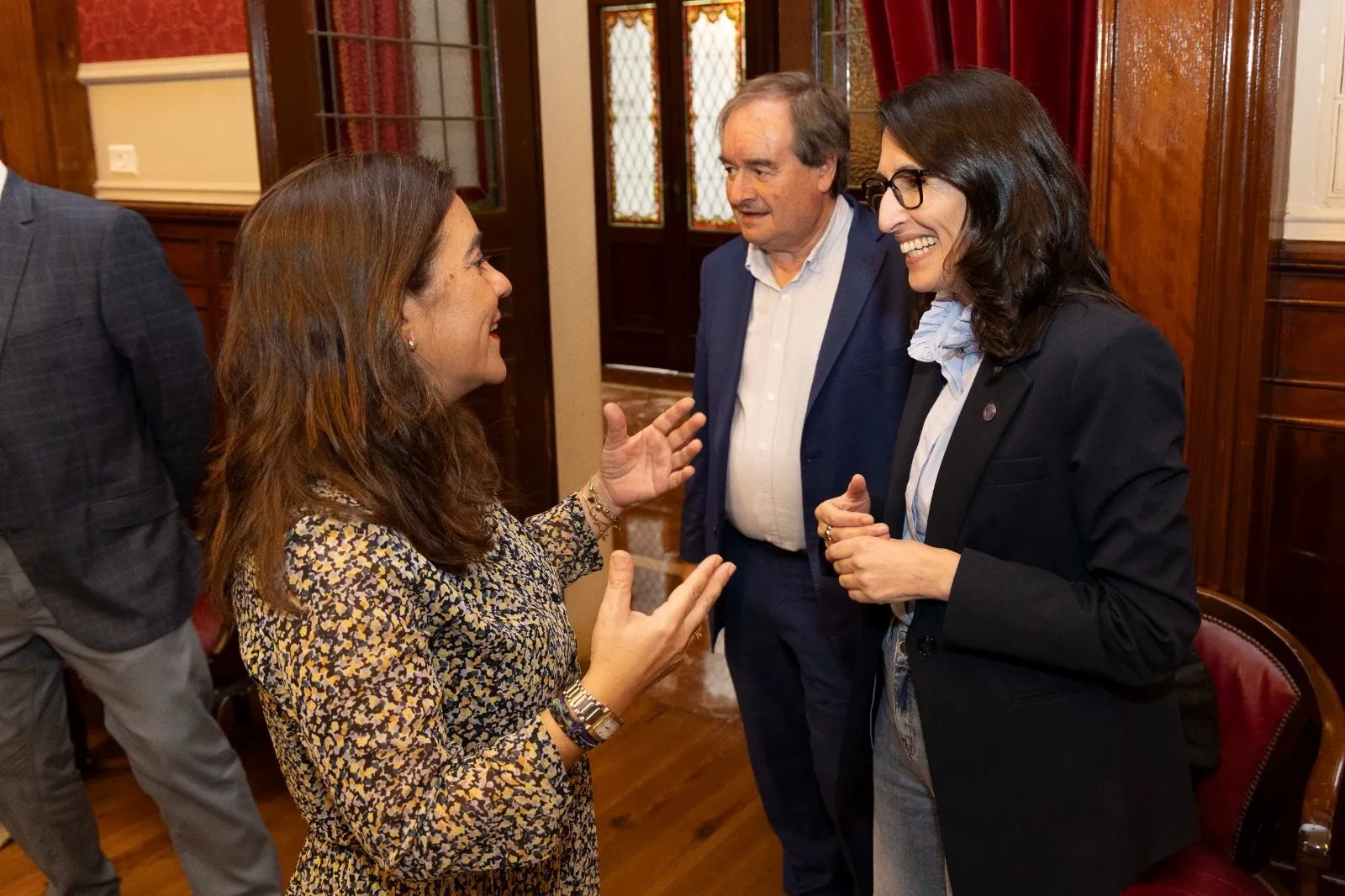 Ines Rey e Rosa Crujeiras conversan xunto a Rubén Lois